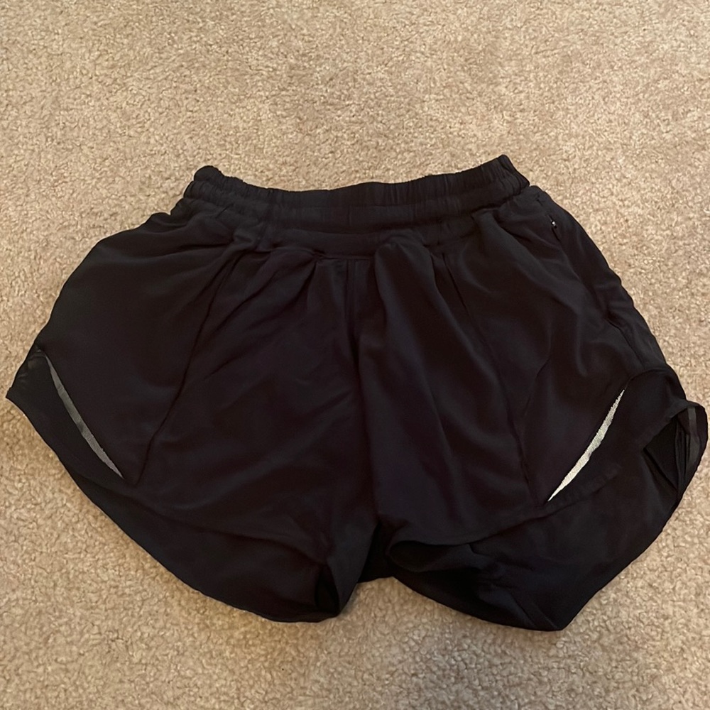 lululemon hotty hot 2.5” size 2